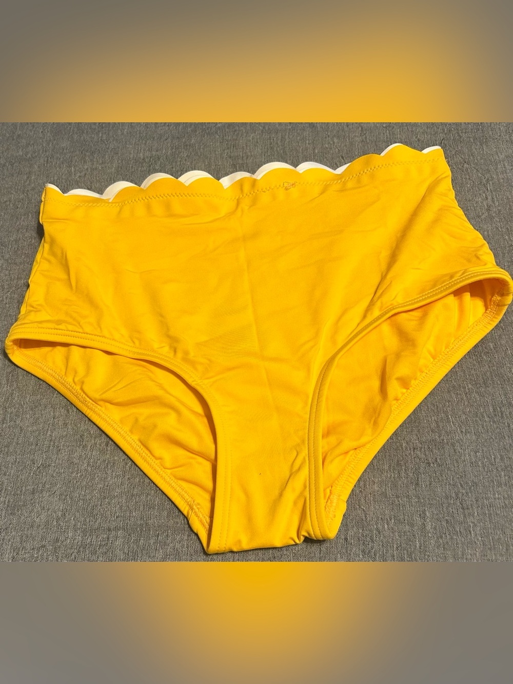 Kate Spade Dive right in High-Waist Yellow Swim Bottoms with White Scallop Trim